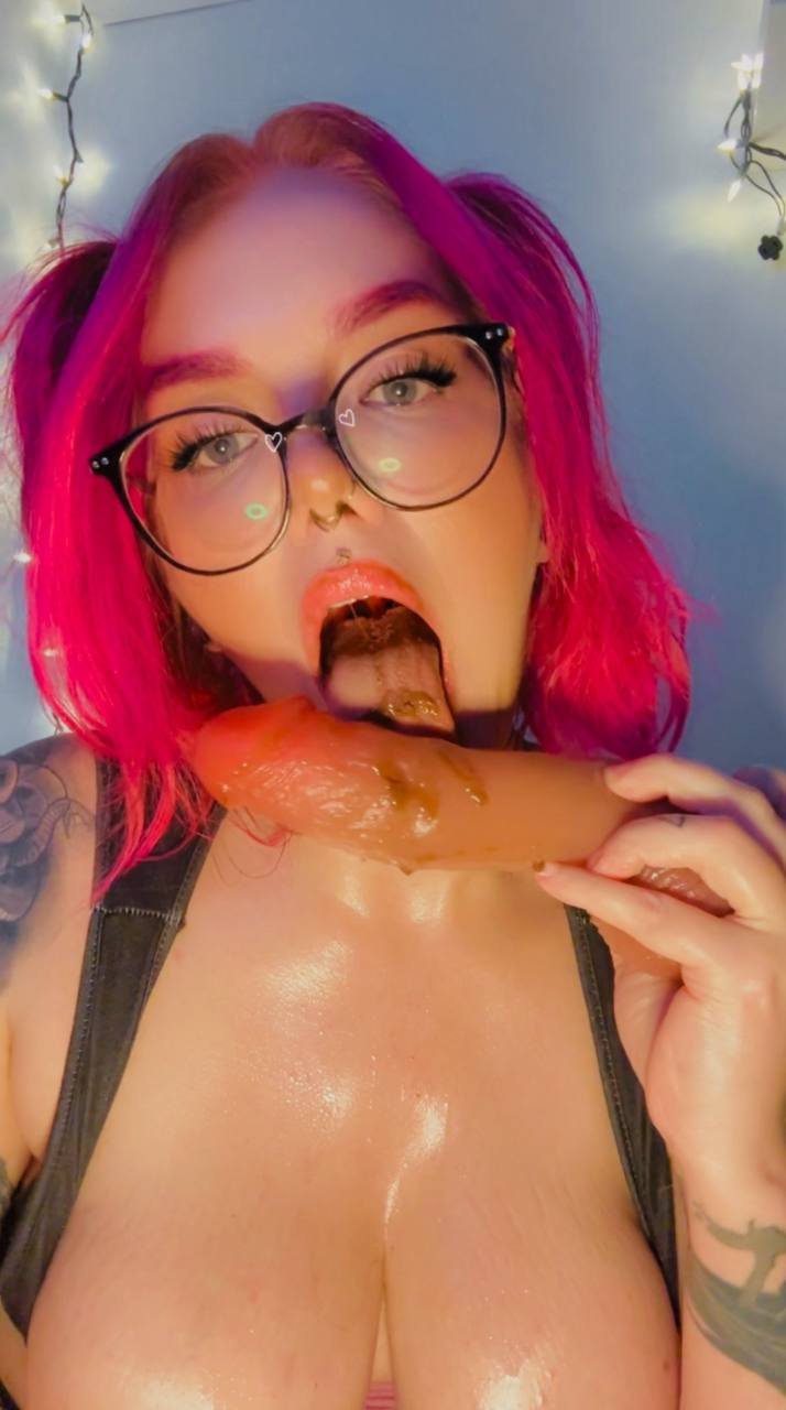 Pretty bimbo doll Tilly loves disgracing and ruining herself #Cau6yHTn