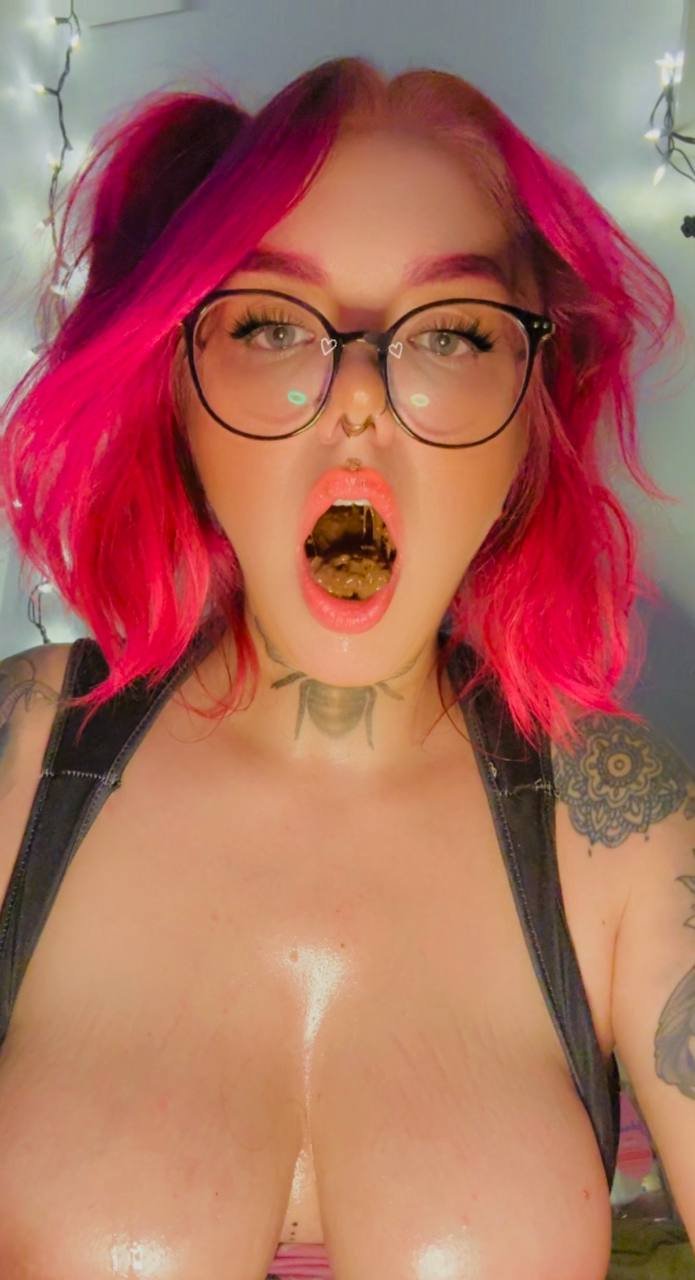 Pretty bimbo doll Tilly loves disgracing and ruining herself #MpN7PoAt
